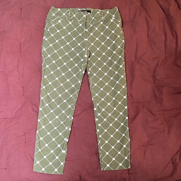 Women’s capri pants, size 6. Green and cream. - Picture 1 of 4